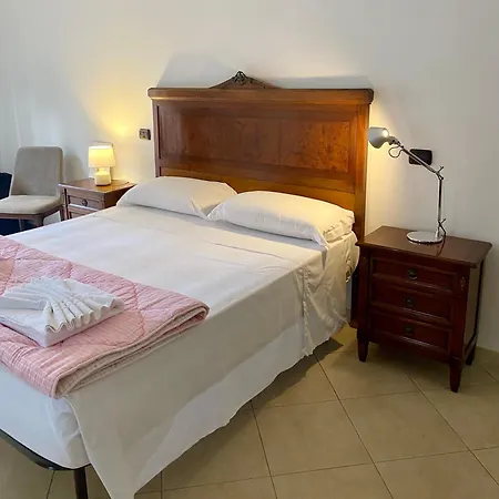 Matrimoniale Con Terrazzo 招待所 4*