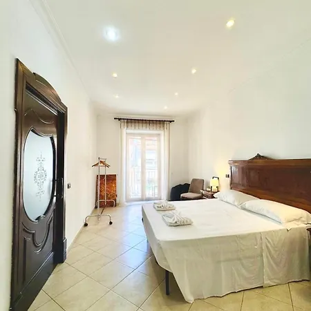 招待所 Matrimoniale Con Terrazzo 那不勒斯